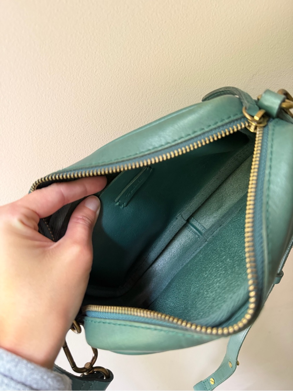 Madewell Leather Carabiner Medium Crossbody Bag Green Spruce Zipper - Picture 6 of 6